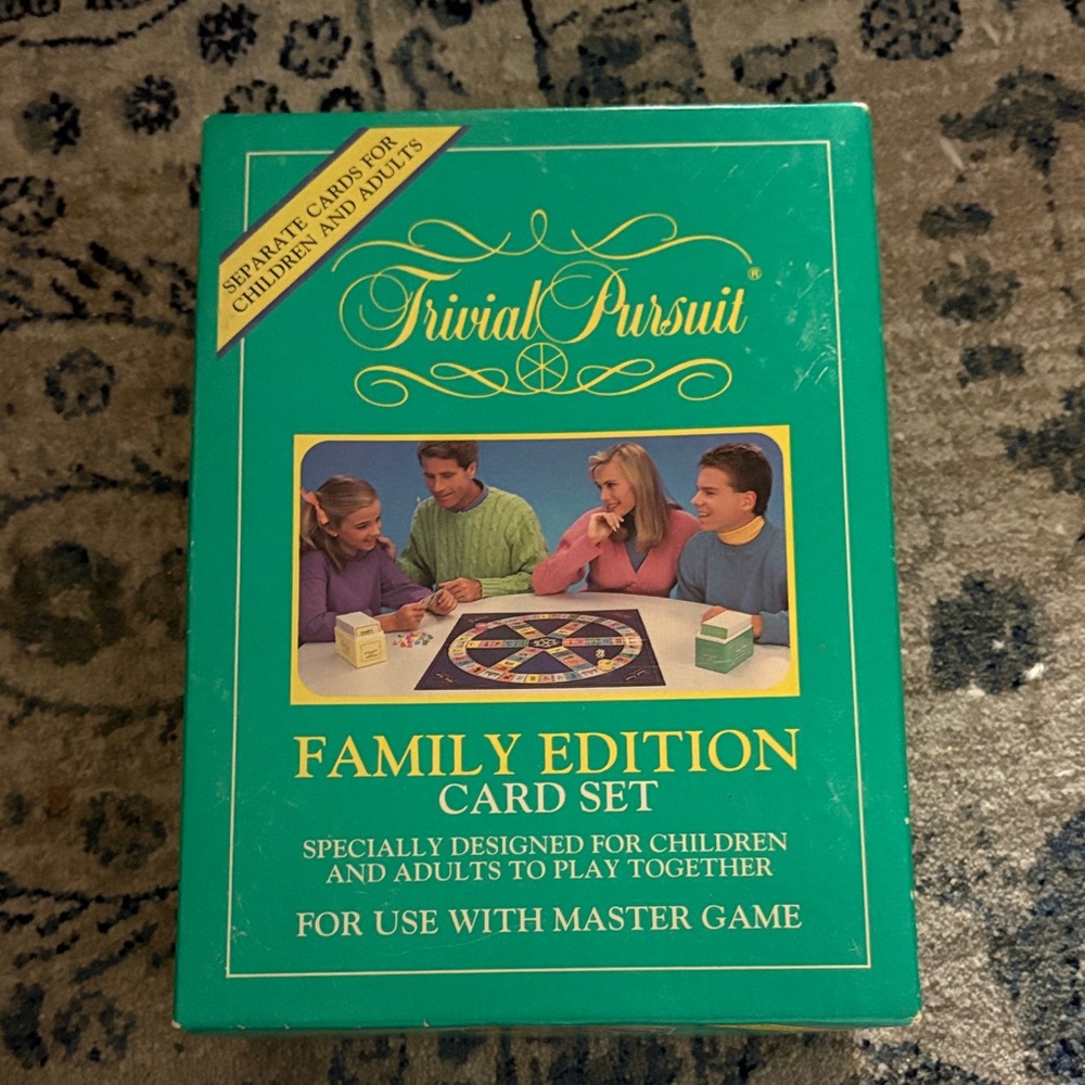 Trivial Pursuit Family Edition Card Set - Green